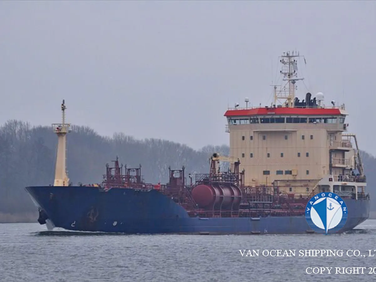 Oil/Chemical tanker for sale