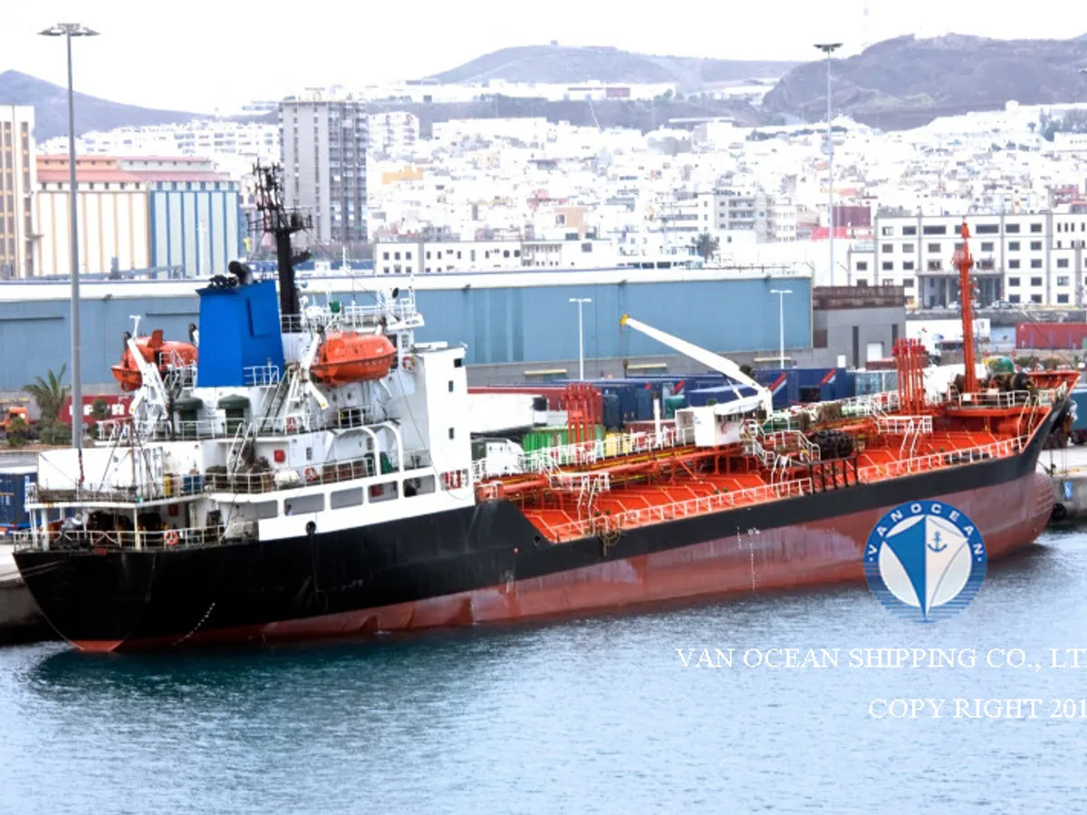 Oil/Chemical tanker for sale