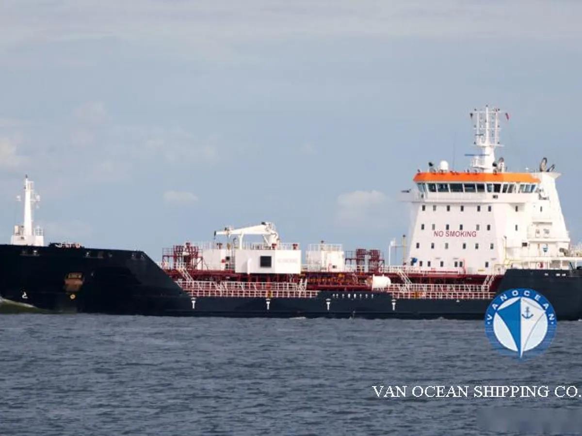 Oil/Chemical tanker for sale