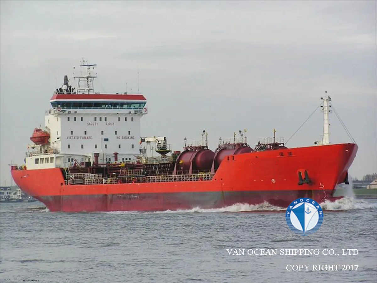 Oil/Chemical tanker for sale