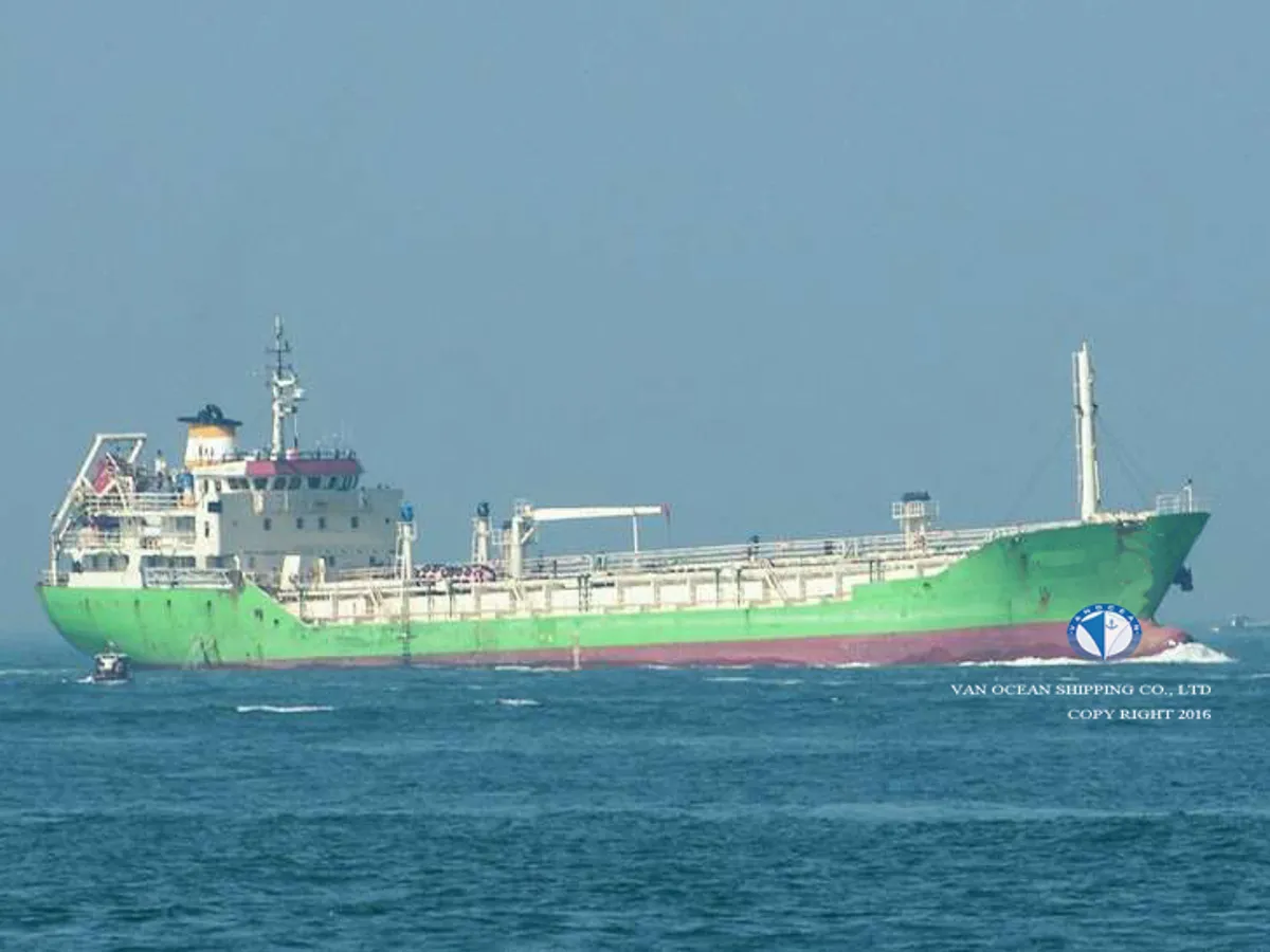 Oil/Chemical tanker for sale