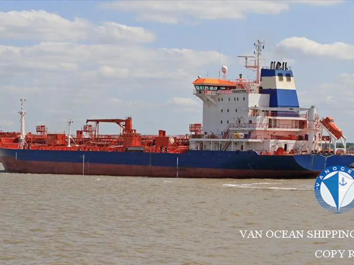Oil/Chemical tanker for sale