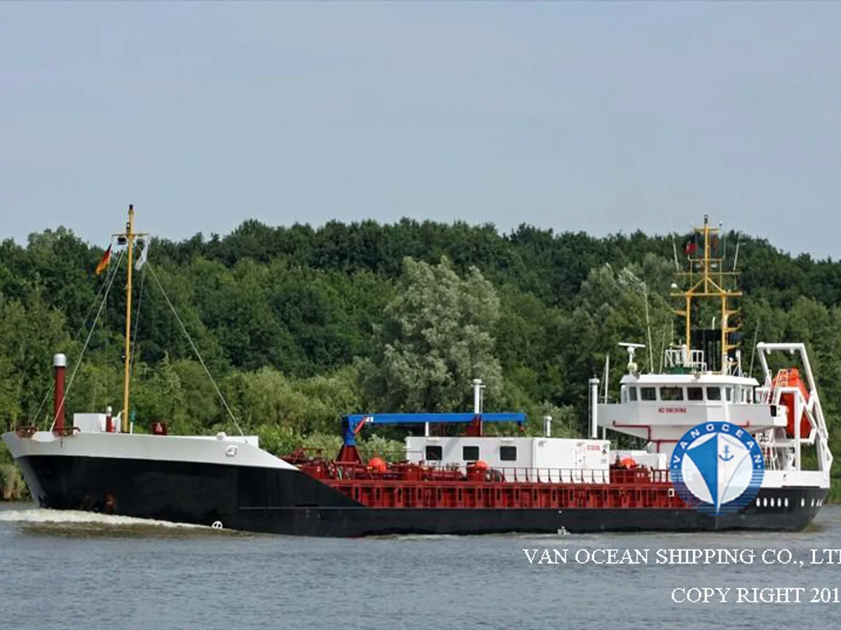 Oil/Chemical tanker for sale