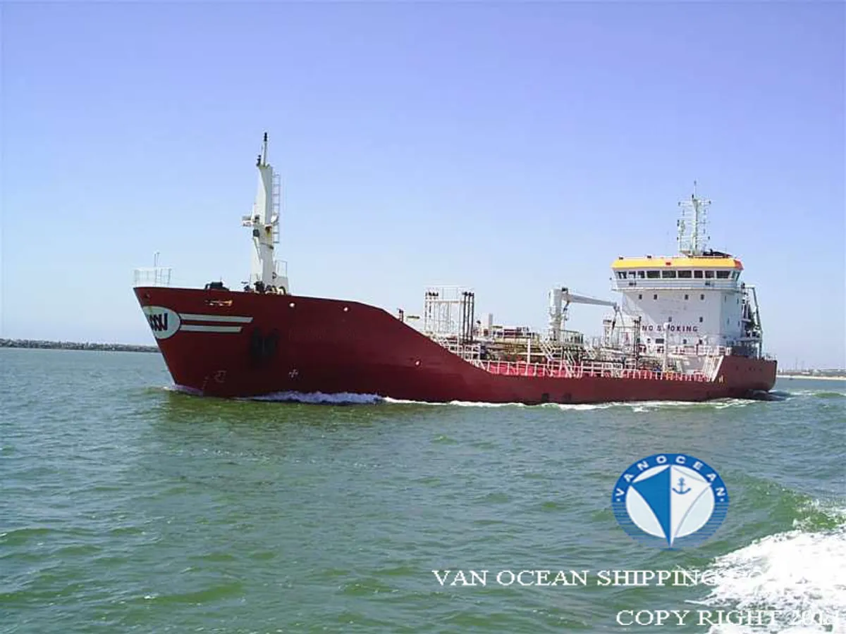 Oil/Chemical tanker for sale