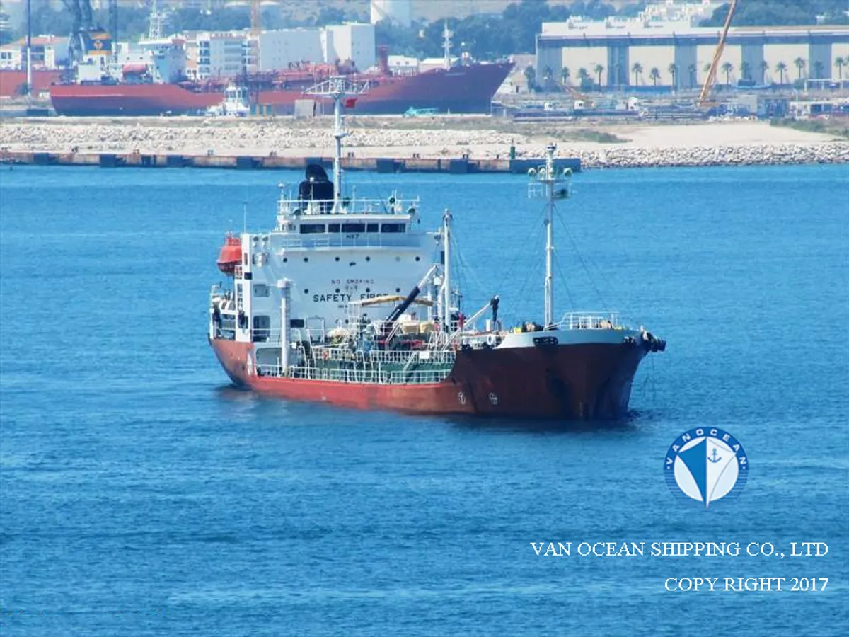 Oil/Chemical tanker for sale