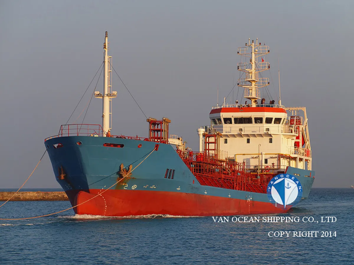Oil/Chemical tanker for sale