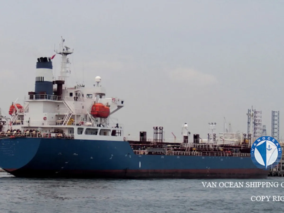 Oil/Chemical tanker for sale