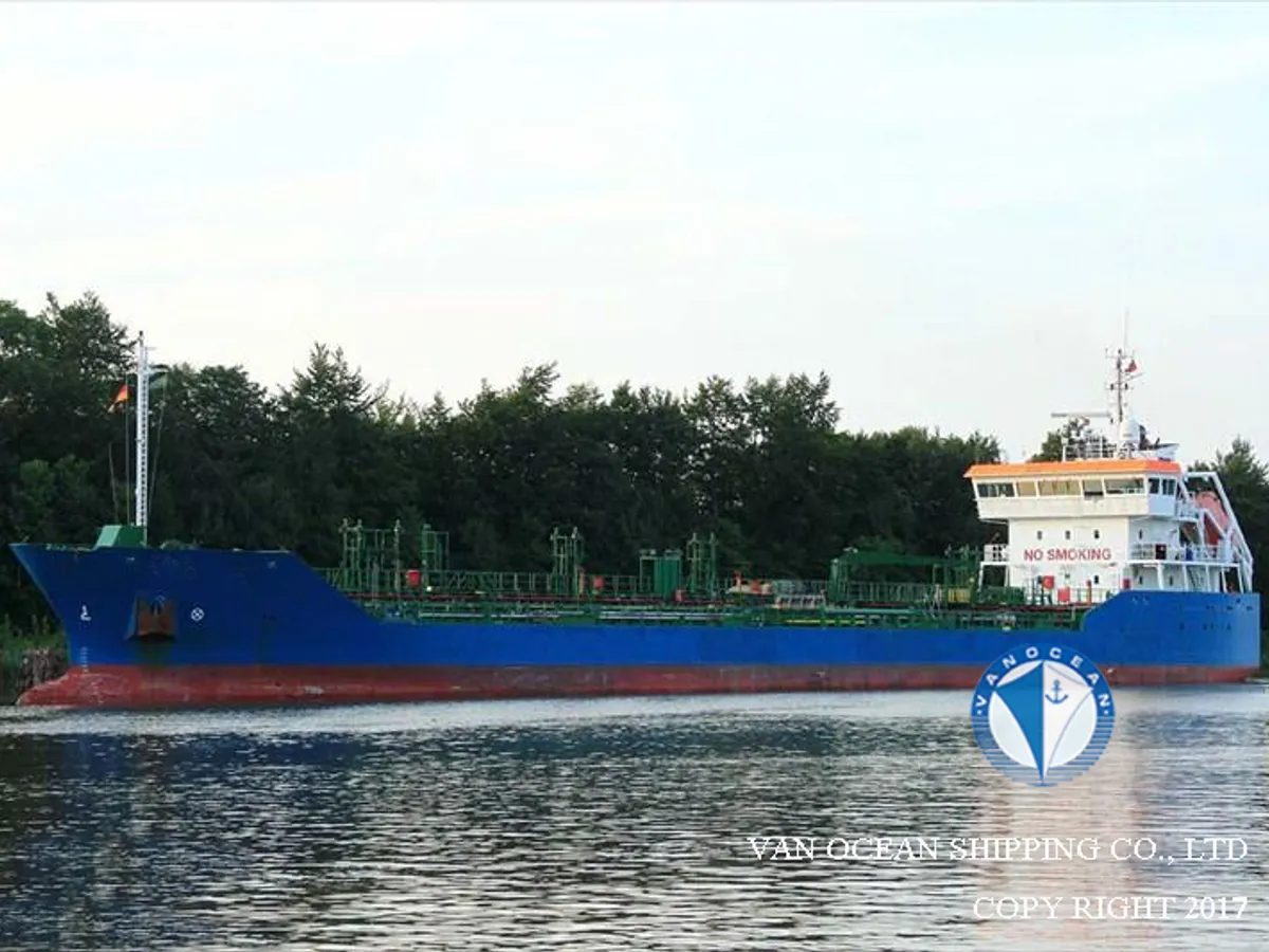Oil/Chemical tanker for sale