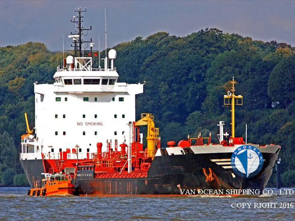 Oil/Chemical tanker for sale