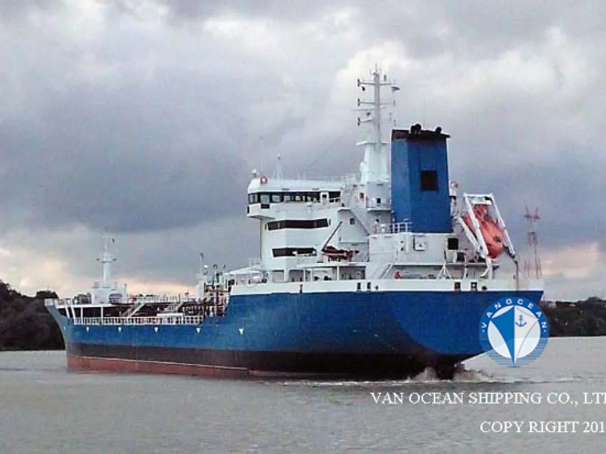 Oil/Chemical tanker for sale