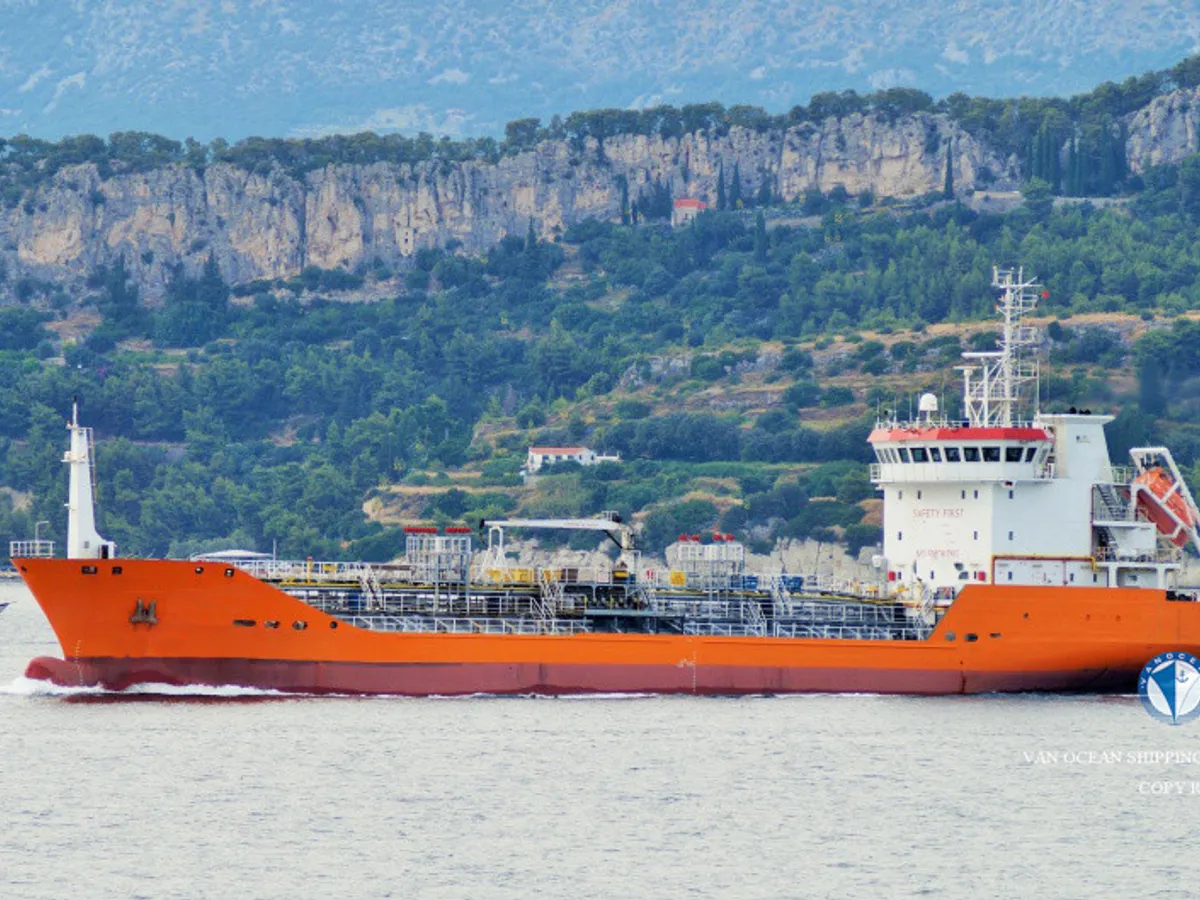 Oil/Chemical tanker for sale