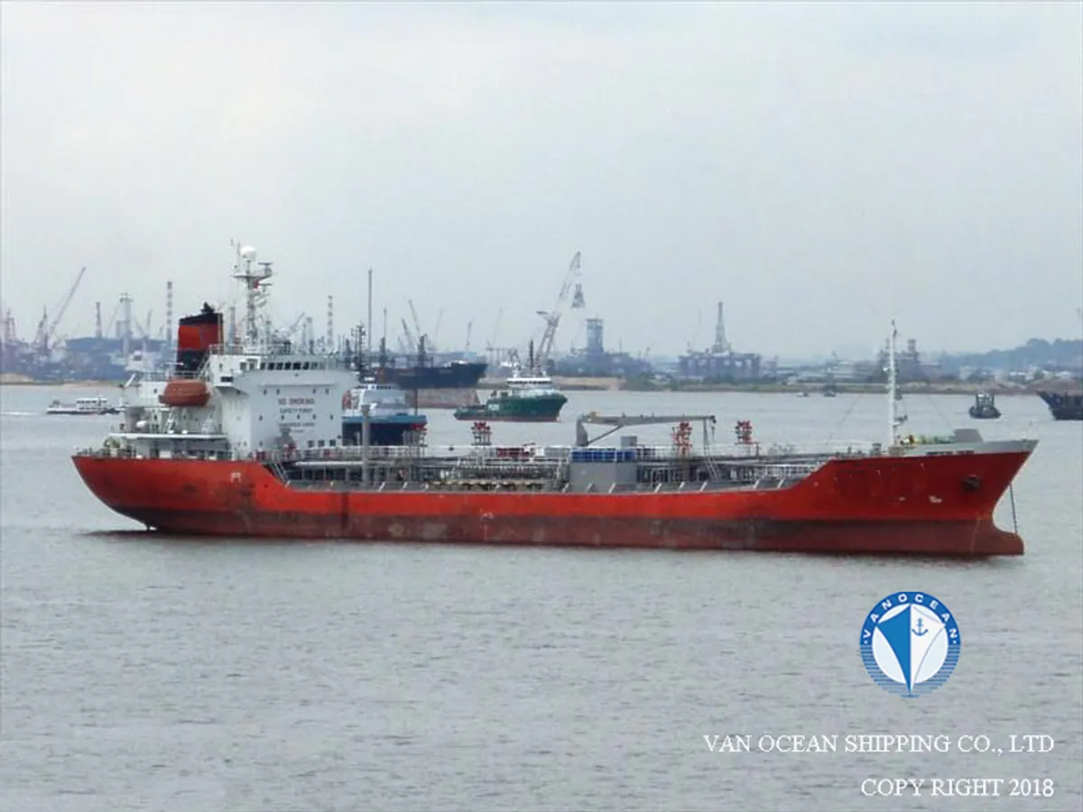 Oil/Chemical tanker for sale