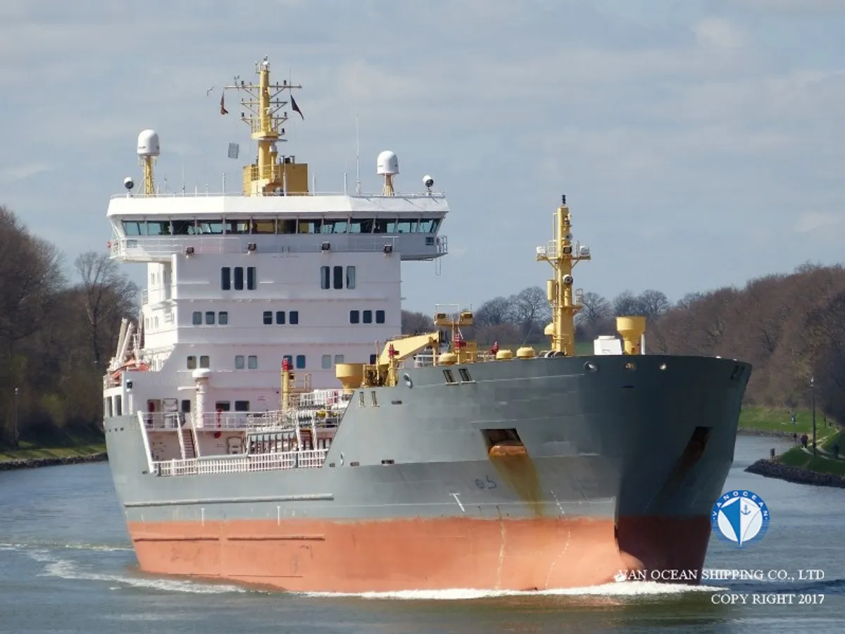 Oil/Chemical tanker for sale
