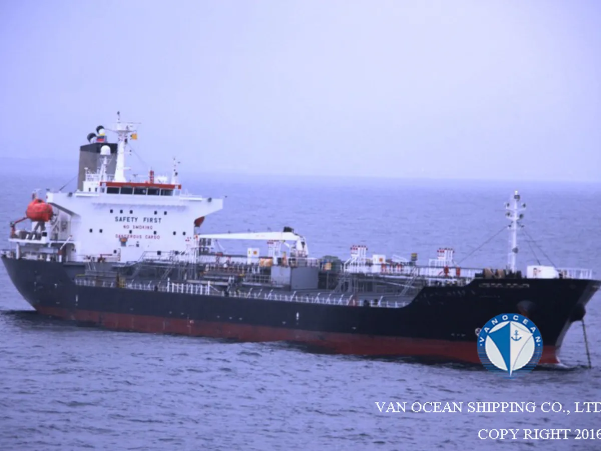 Oil/Chemical tanker for sale