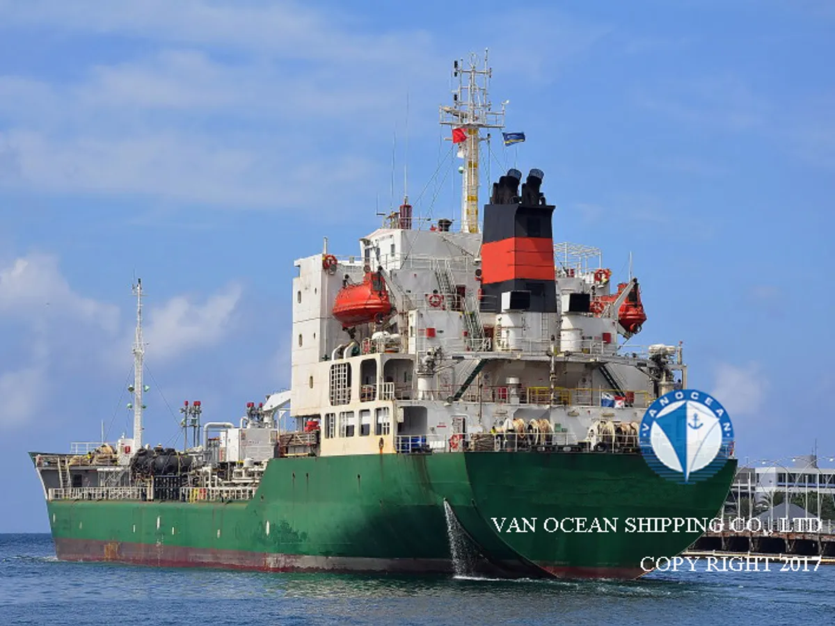 Oil/Chemical tanker for sale