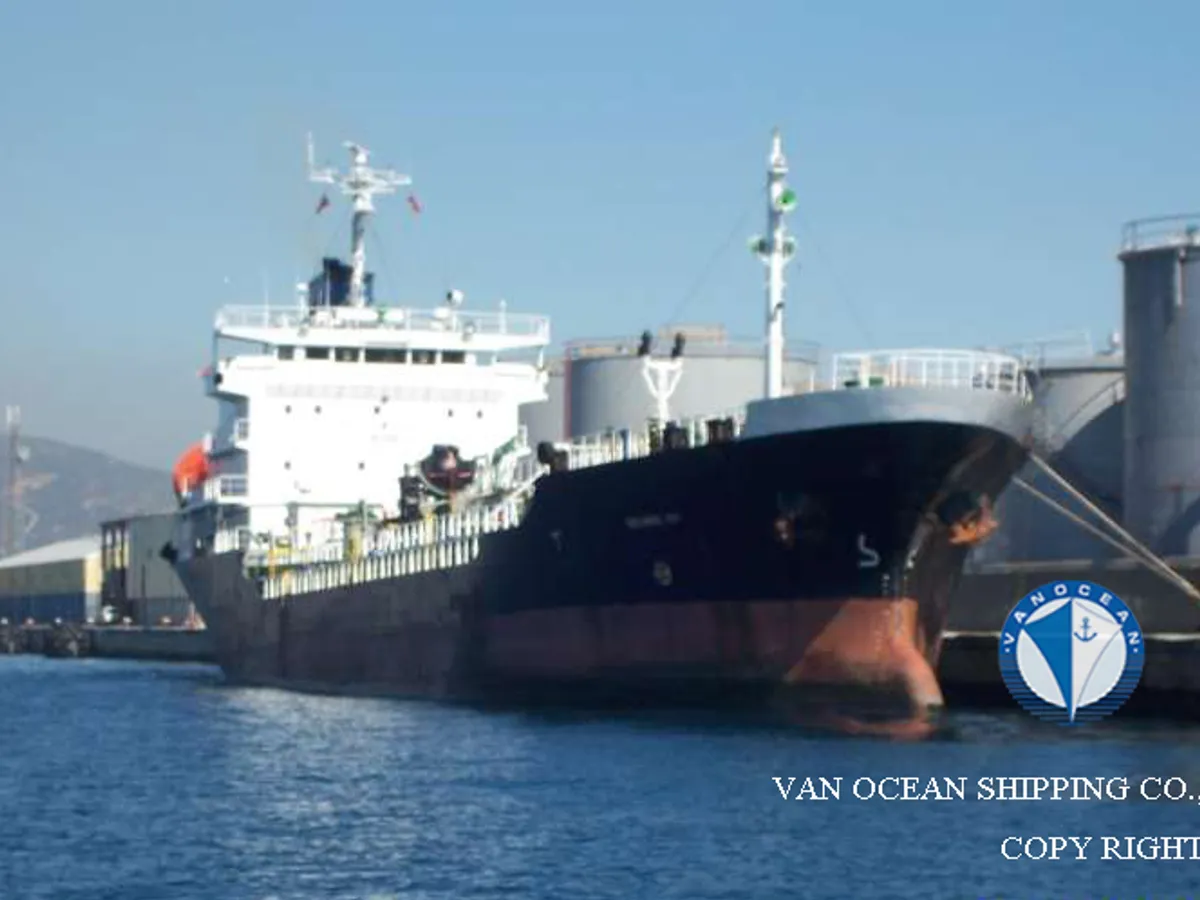 Oil/Chemical tanker for sale