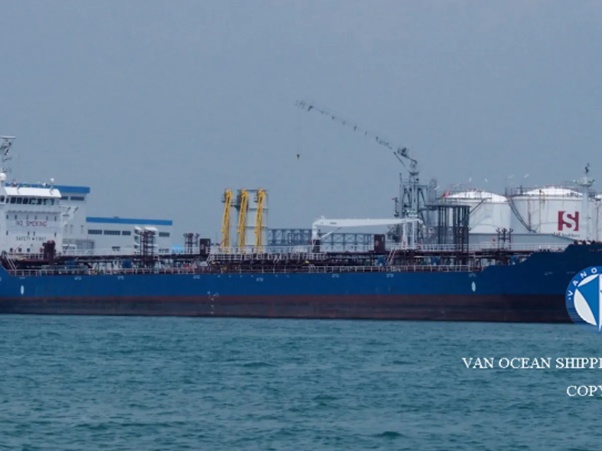 Oil/Chemical tanker for sale