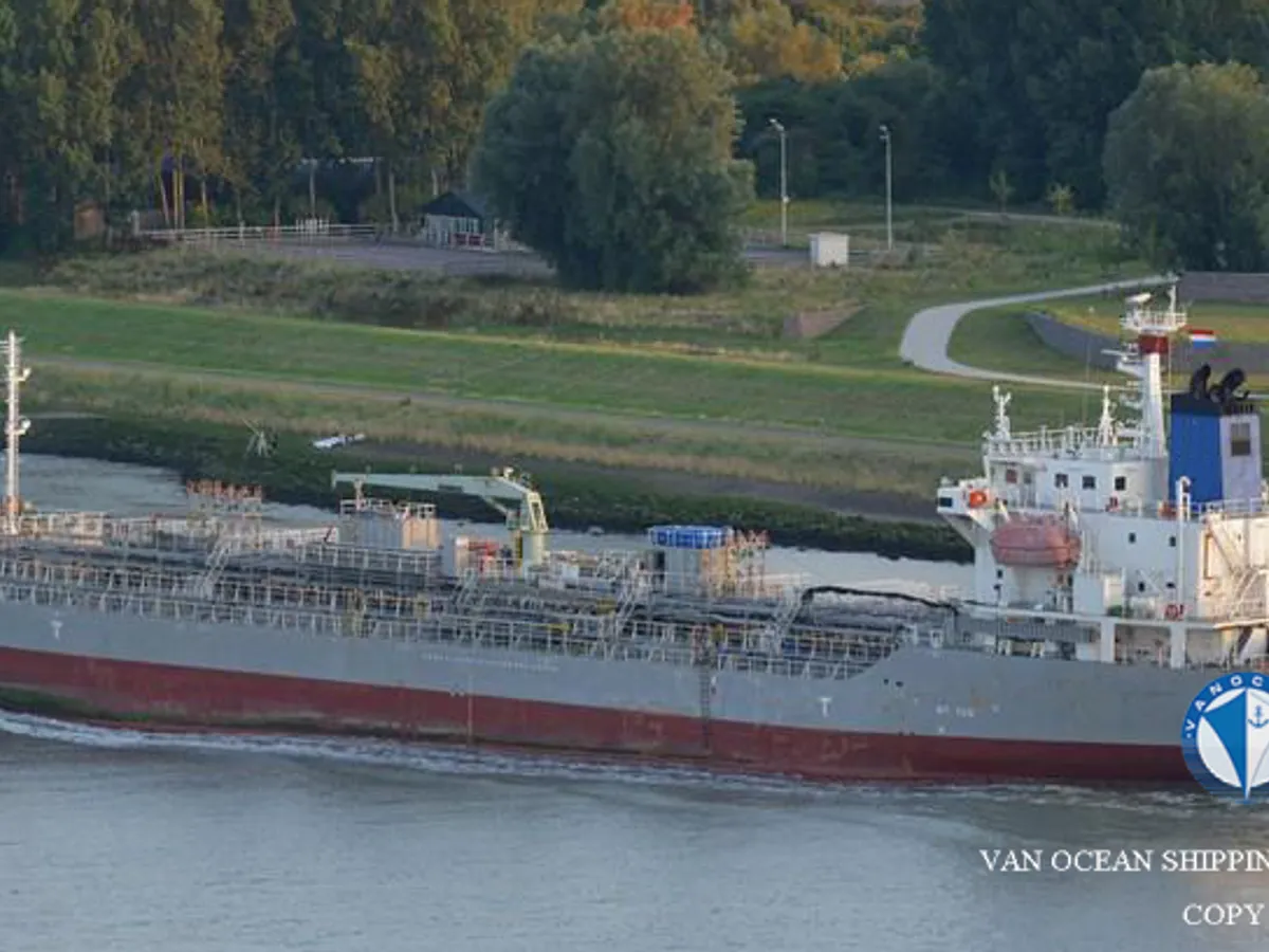 Oil/Chemical tanker for sale