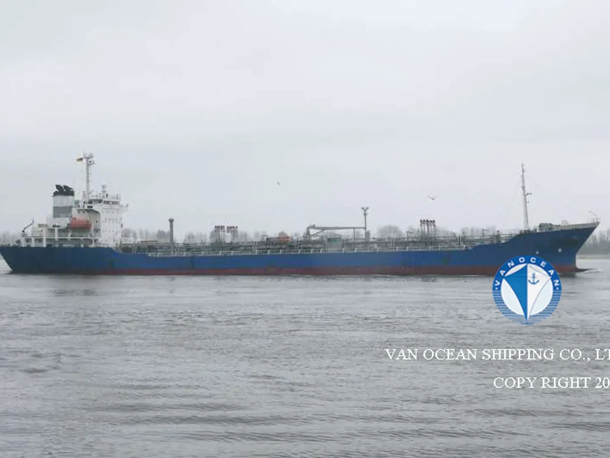 Oil/Chemical tanker for sale