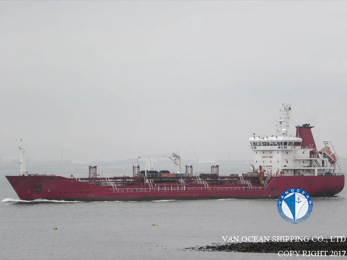 Oil/Chemical tanker for sale