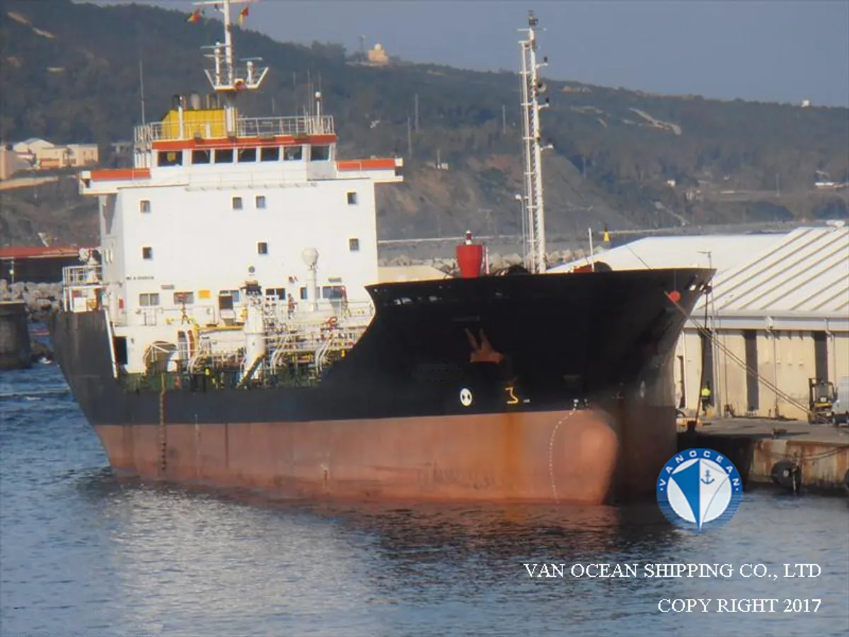 Oil/Chemical tanker for sale