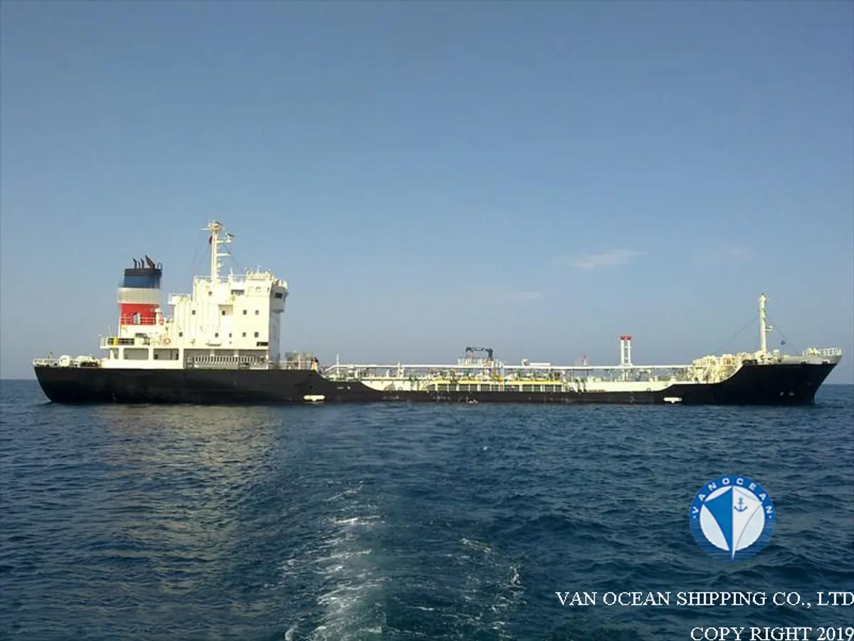 Oil/Chemical tanker for sale