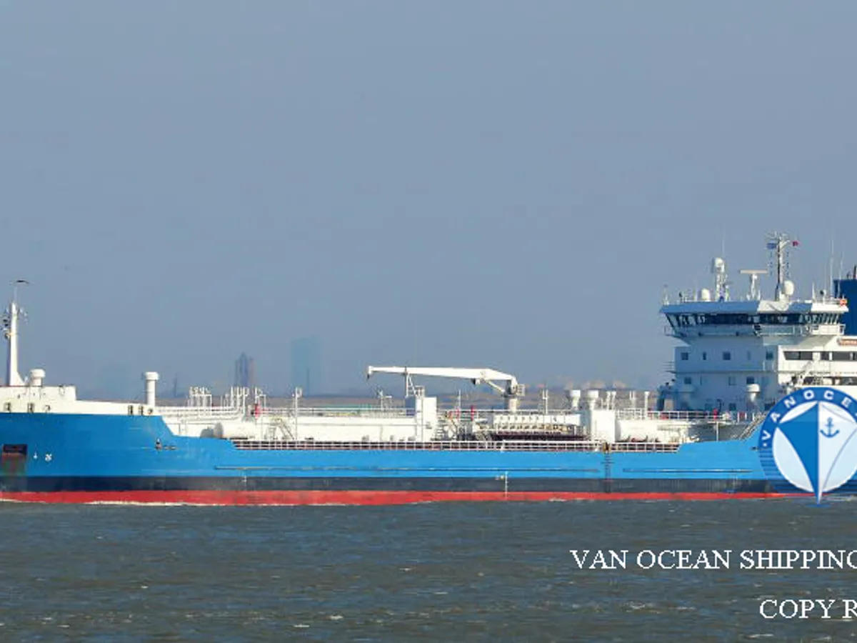 Oil/Chemical tanker for sale