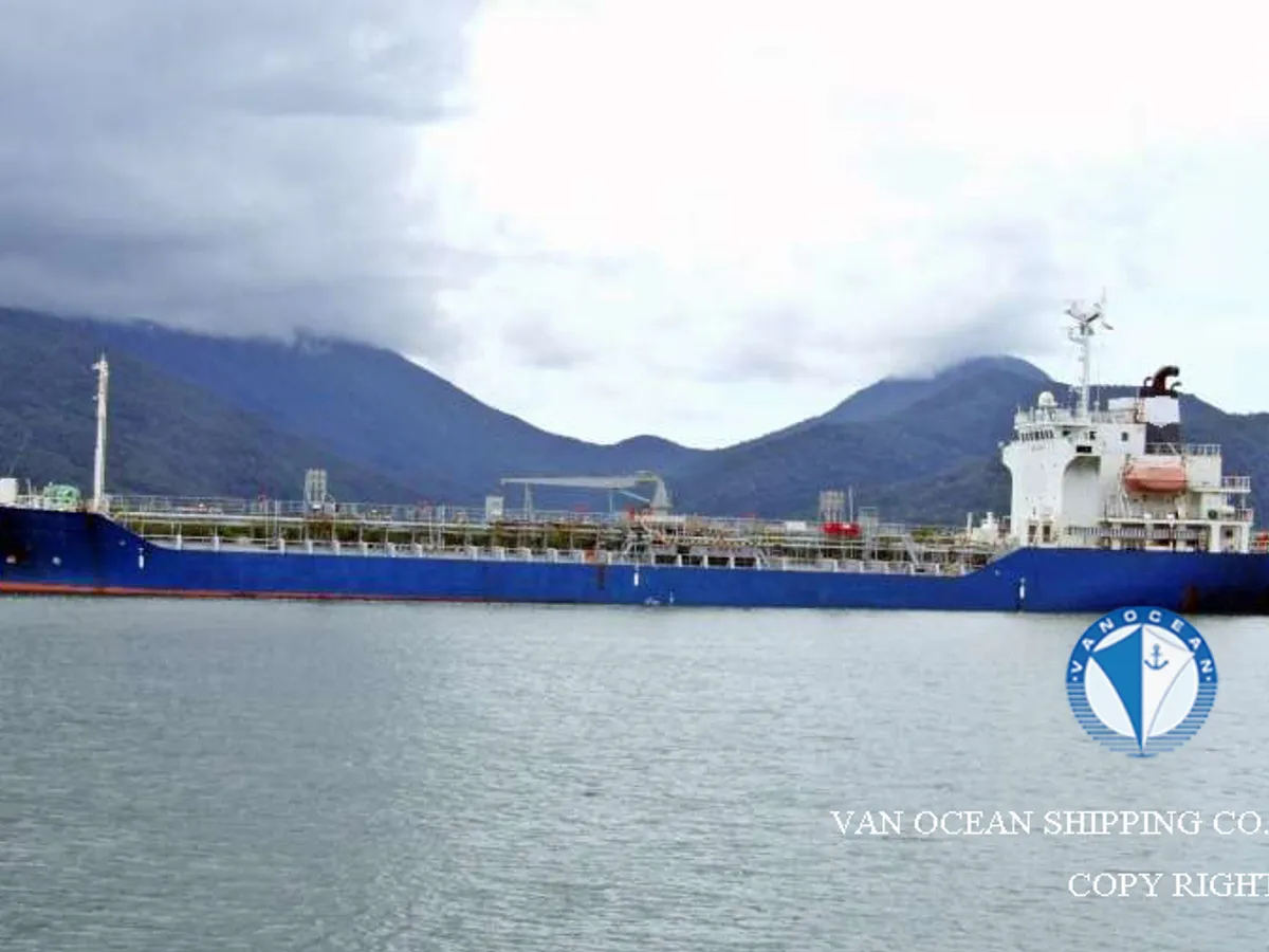 Oil/Chemical tanker for sale