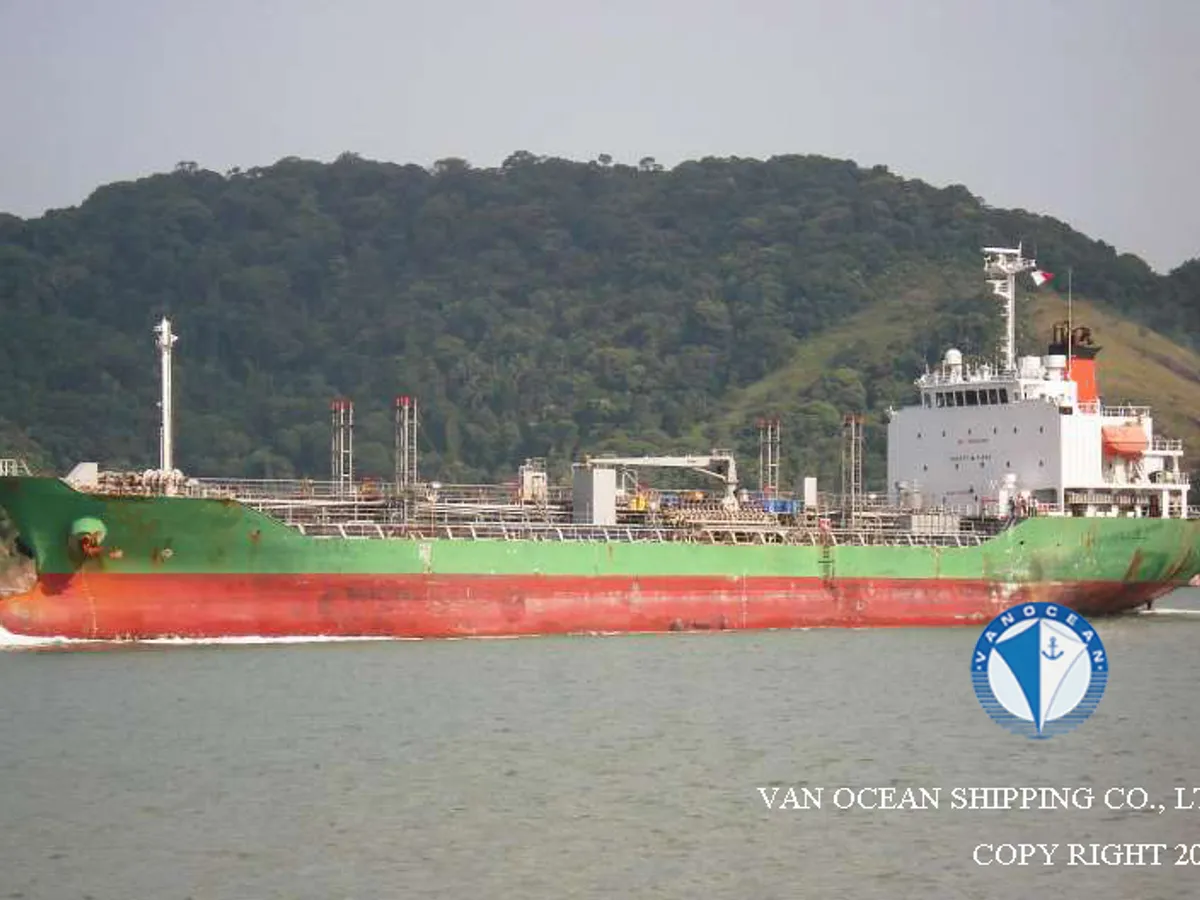 Oil/Chemical tanker for sale