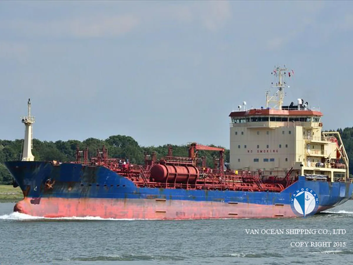 Oil/Chemical tanker for sale