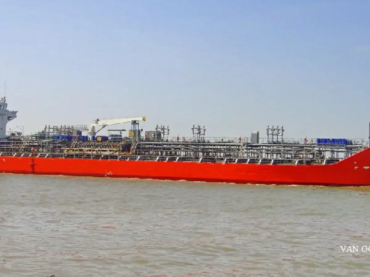 Oil/Chemical tanker for sale