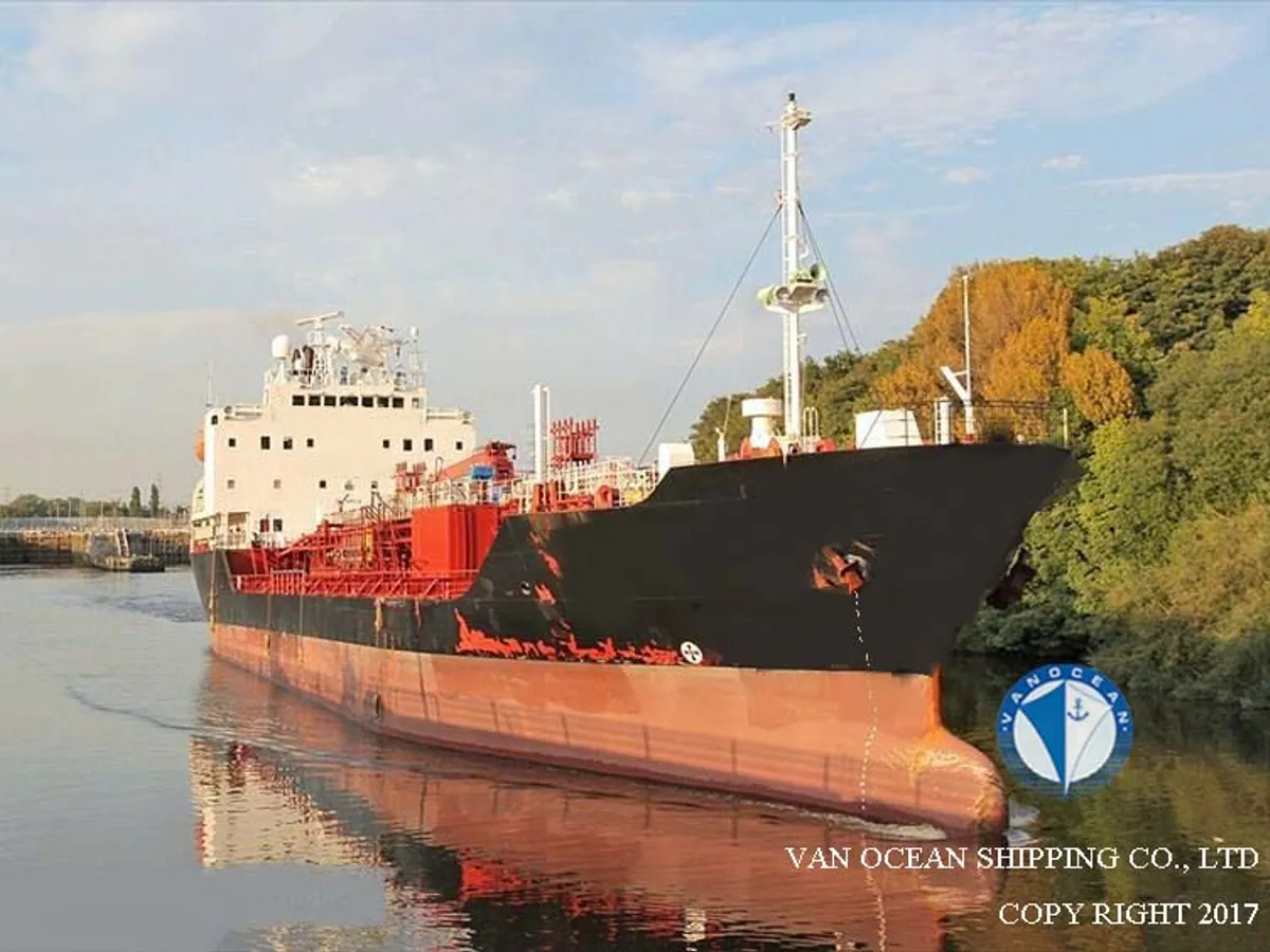 Oil/Chemical tanker for sale