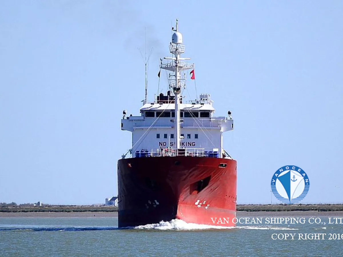 Oil/Chemical tanker for sale