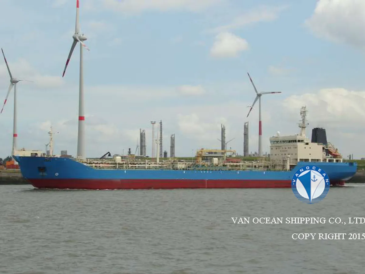 Oil/Chemical tanker for sale