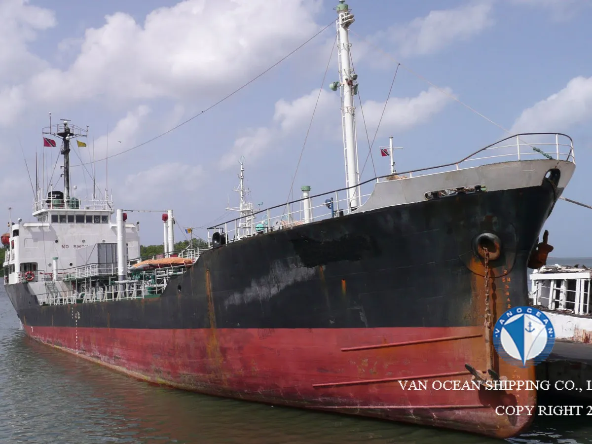 Oil/Chemical tanker for sale