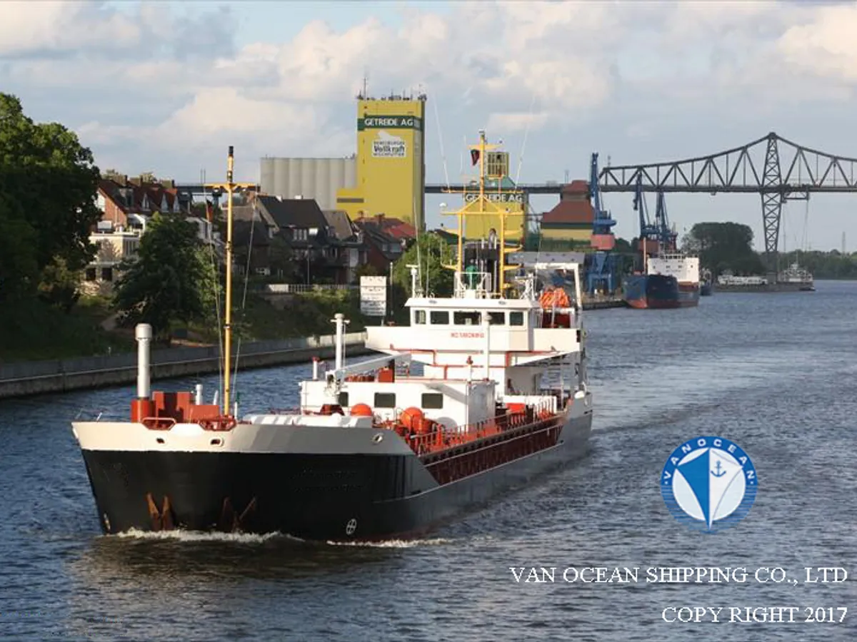 Oil/Chemical tanker for sale
