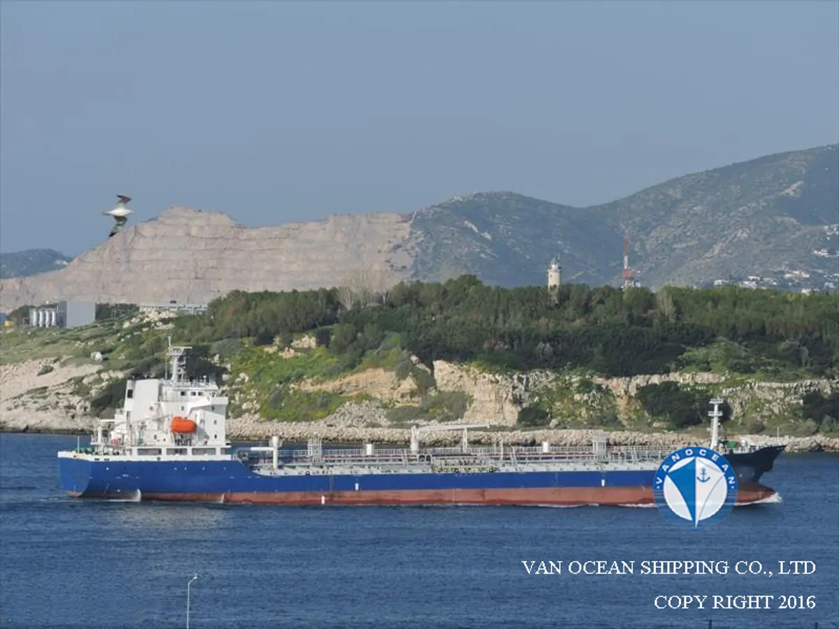 Oil/Chemical tanker for sale