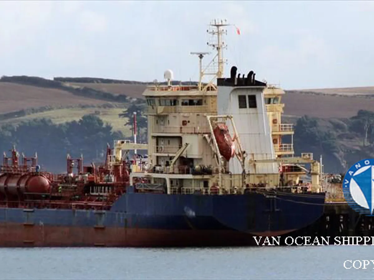Oil/Chemical tanker for sale