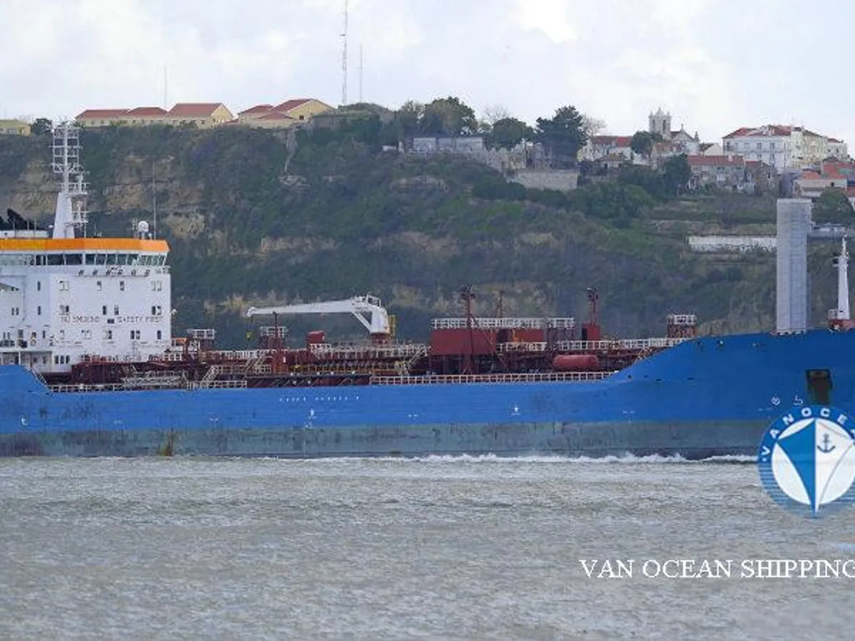 Oil/Chemical tanker for sale