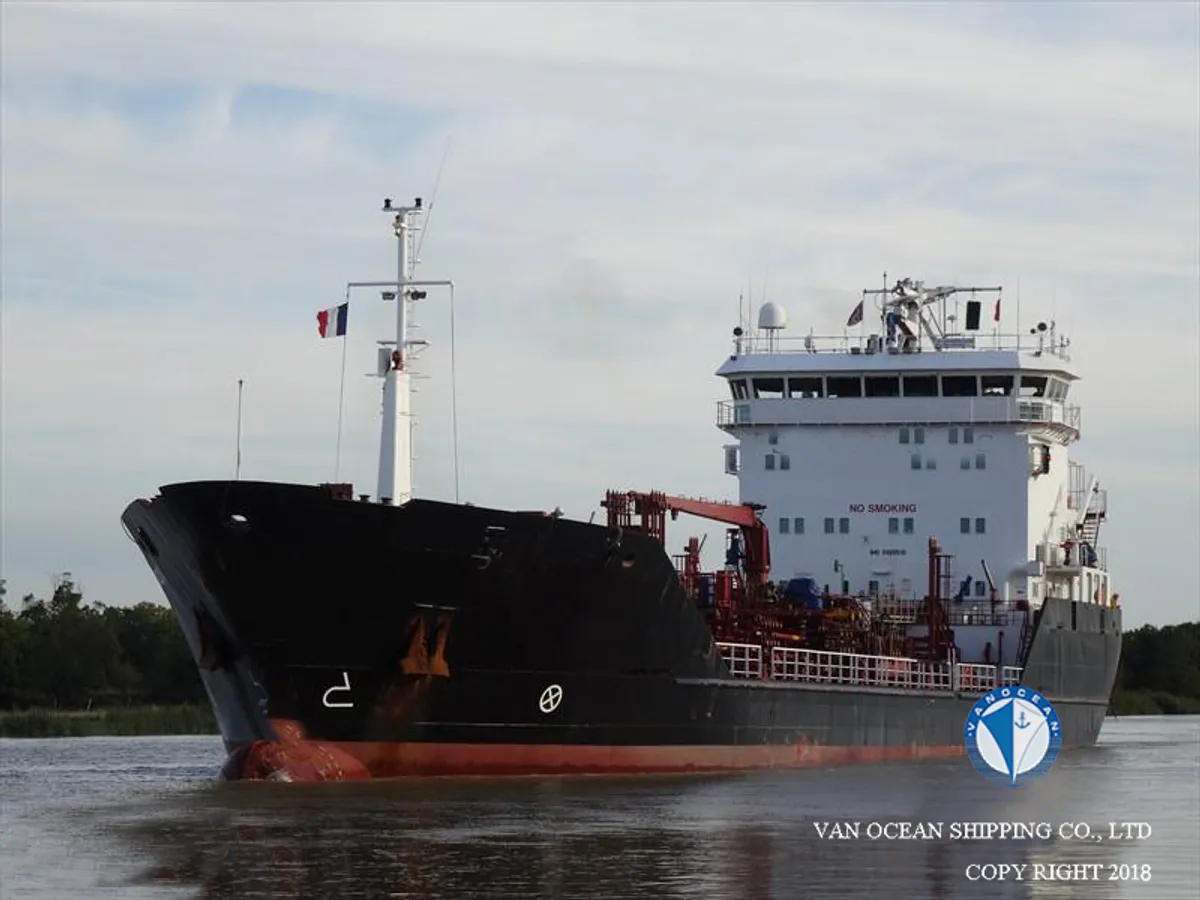 Oil/Chemical tanker for sale