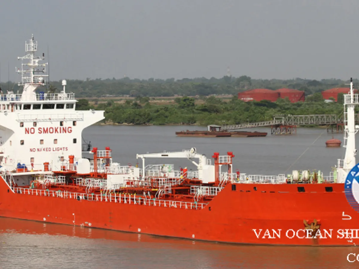 Oil/Chemical tanker for sale