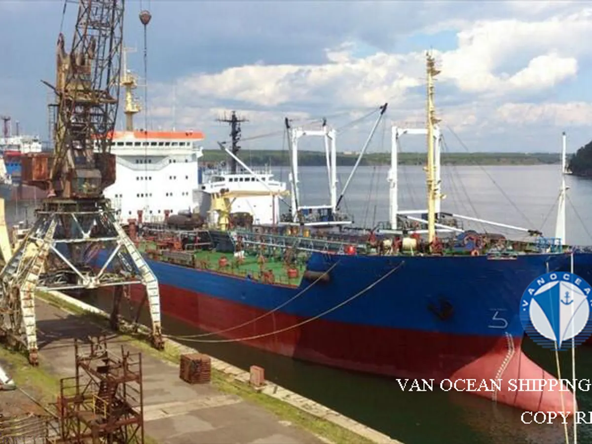 Oil/Chemical tanker for sale