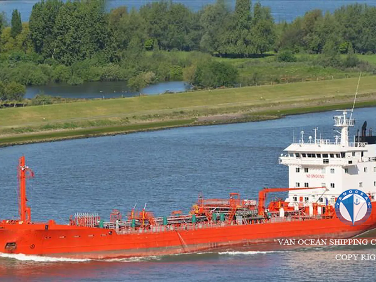 Oil/Chemical tanker for sale