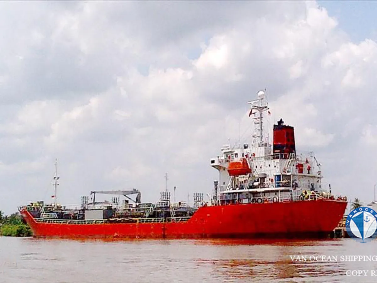 Oil/Chemical tanker for sale