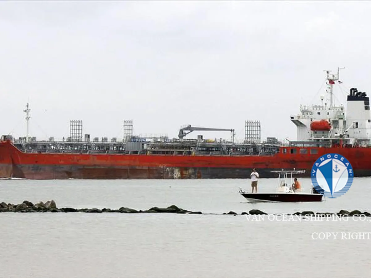 Oil/Chemical tanker for sale