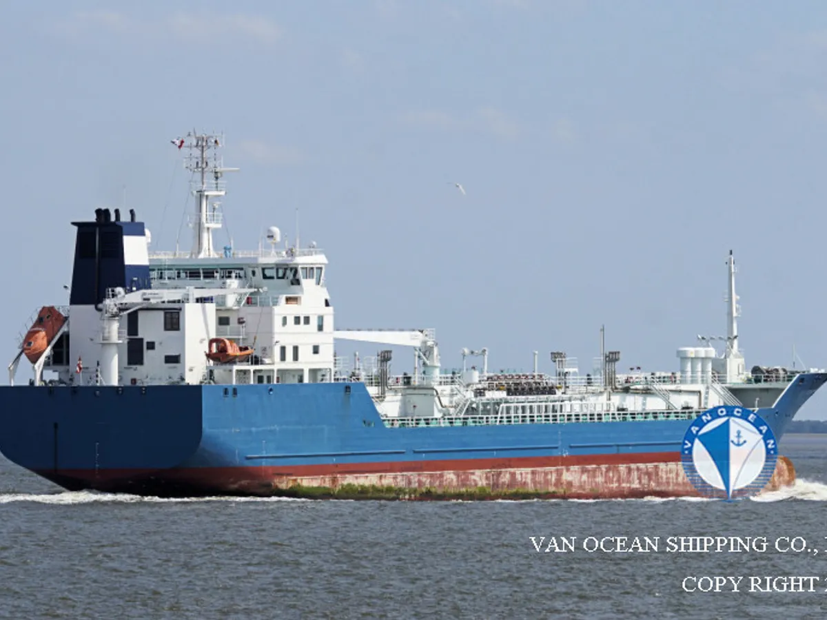Oil/Chemical tanker for sale
