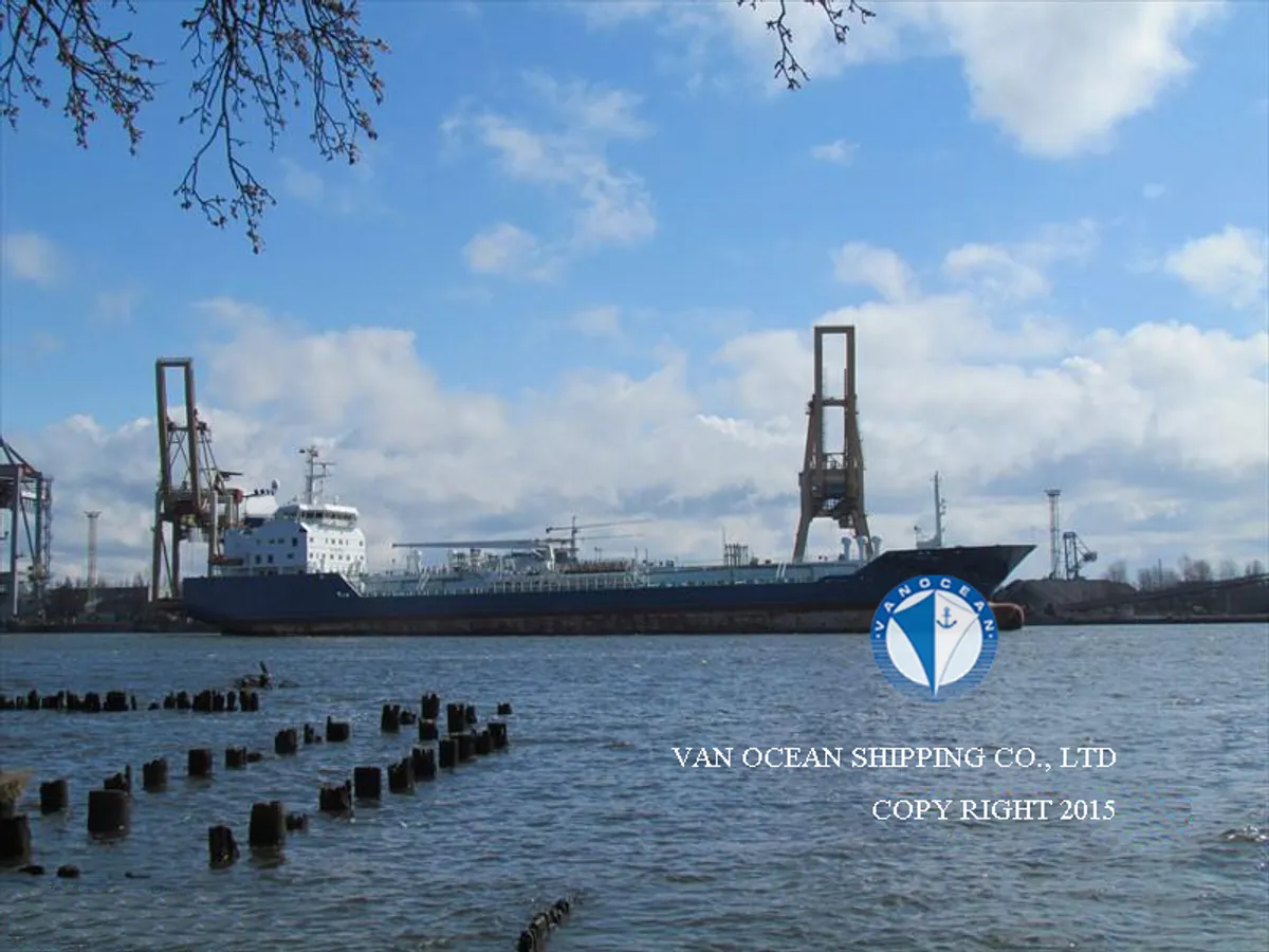 Oil/Chemical tanker for sale