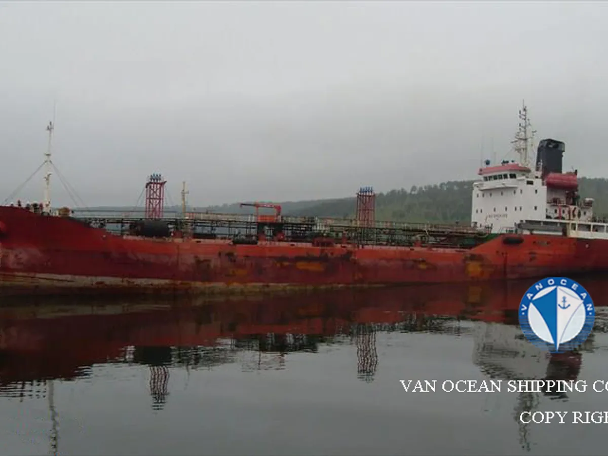 Oil/Chemical tanker for sale