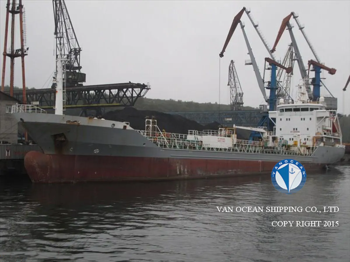 Oil/Chemical tanker for sale