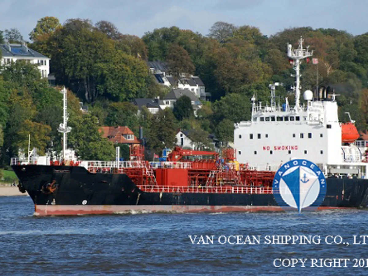 Oil/Chemical tanker for sale